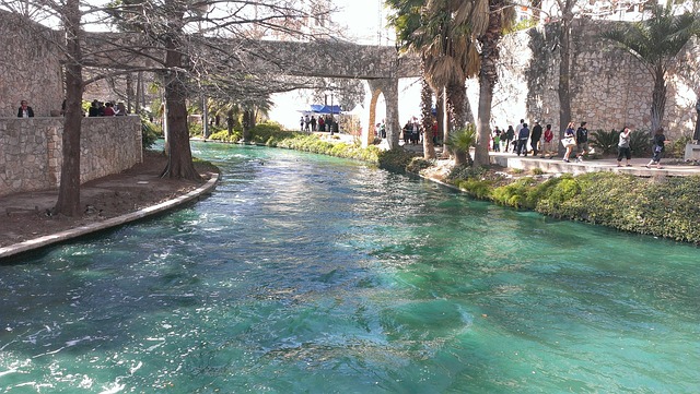 Best Riverside Resorts in San Antonio for Scenic Stay