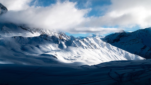 Luxury Resorts in Alps France With Mountain Views and Ski Access